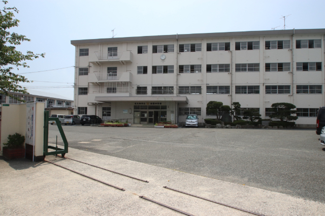 中学校　北九州市立吉田中学校（中学校）まで760m