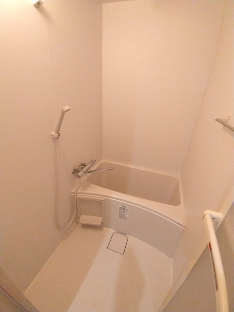 バス・シャワールーム　清潔感のあるバスルームです♪