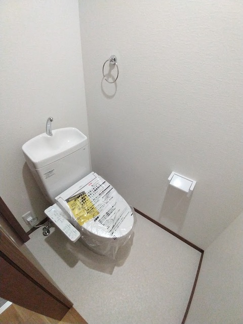 トイレ　温水洗浄便座です♪