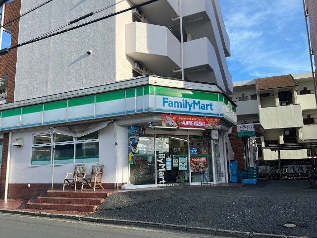 コンビニ　ファミリーマート武蔵村山大南店（コンビニ）まで193m