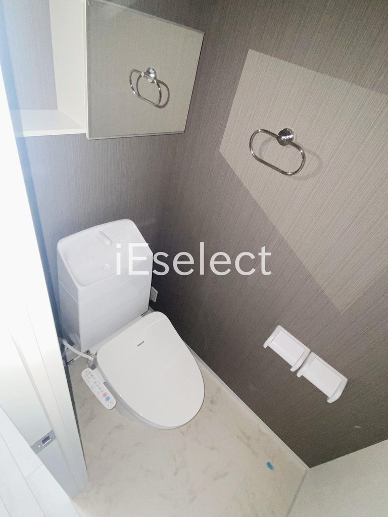 トイレ　温水洗浄便座付きです♪