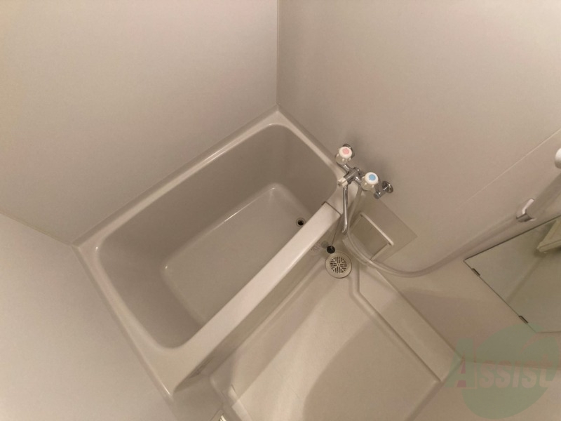 バス・シャワールーム　お風呂になります。一日の疲れを癒してくださいね。