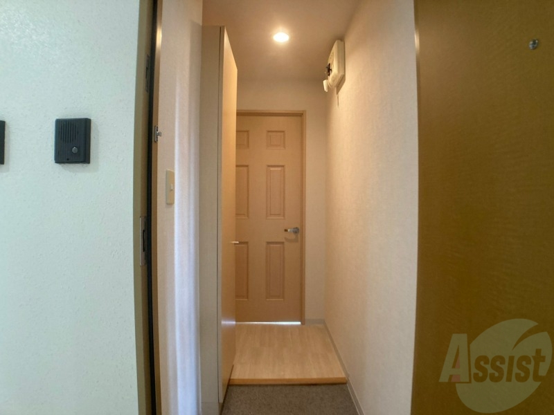 玄関　玄関の様子です。明るい印象ですね。気分もあがりそう。