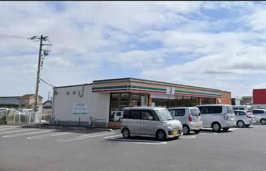 コンビニ　セブンイレブン 八日市場飯倉店（コンビニ）まで605m