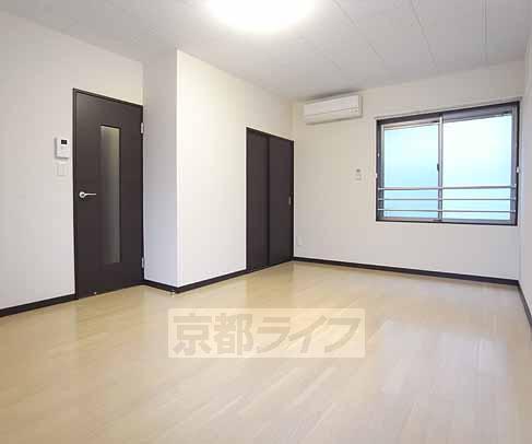 居室・リビング　広々とした部屋です。