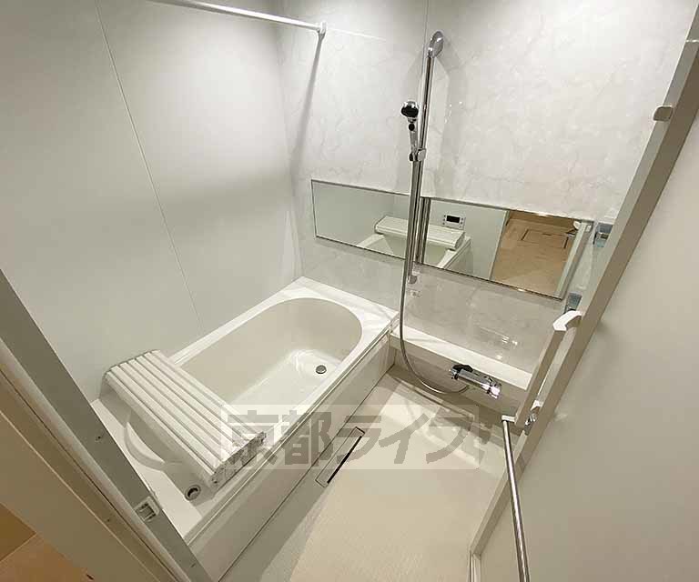 キッチン　同メーカーの類似写真