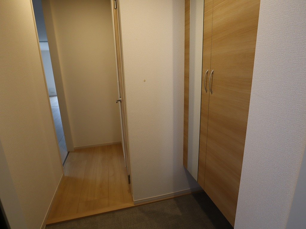 玄関　玄関ホール　シューズボックスございます。