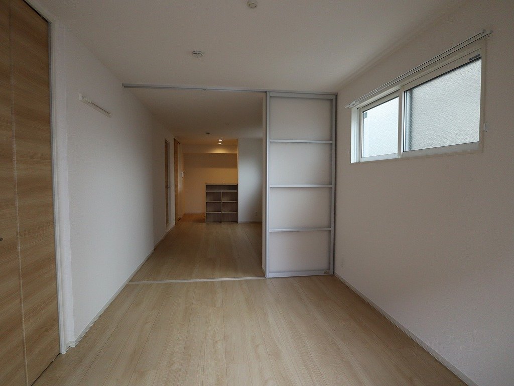 その他部屋・スペース　スライド式間仕切り採用　床段差なし