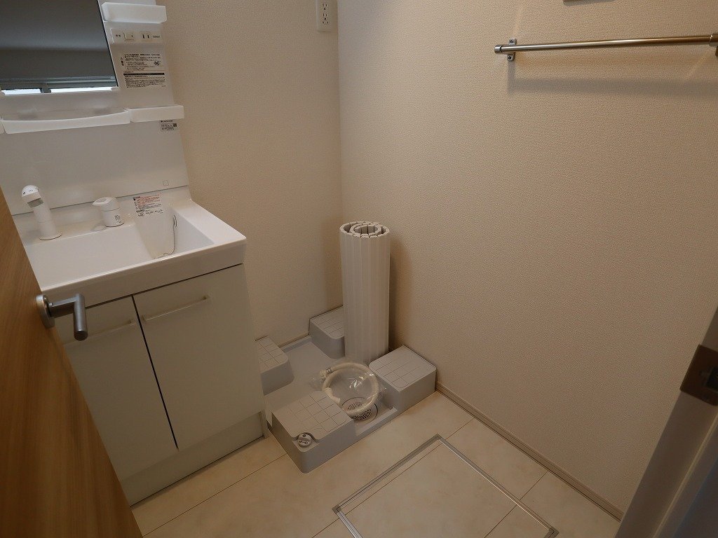 洗面設備　扉付き脱衣所（洗髪洗面化粧台・室内洗濯機置場）