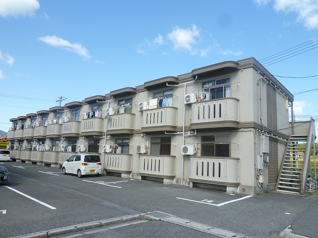 建物外観　南向き日当たり良好です♪