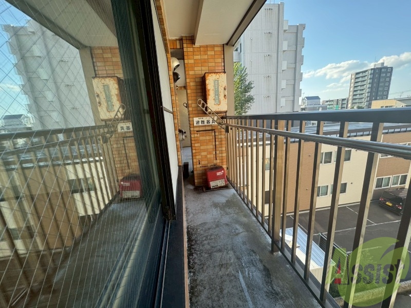 バルコニー　バルコニーが付いていますので一息ついてみてはいかがですか。