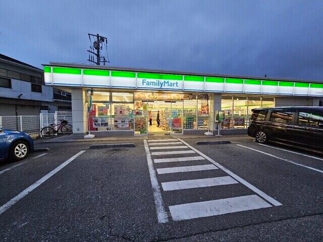 コンビニ　ファミリーマート千葉生実町店（コンビニ）まで856m