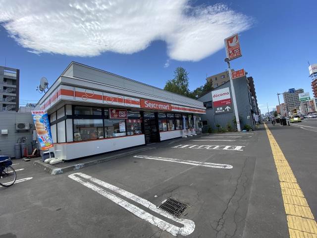 コンビニ　セイコーマート（コンビニ）まで445m