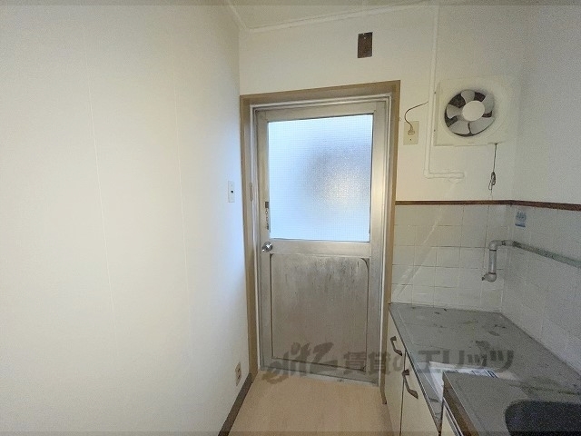 バルコニー　ドア