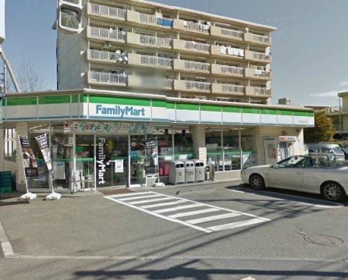 コンビニ　ファミリーマート（コンビニ）まで442m