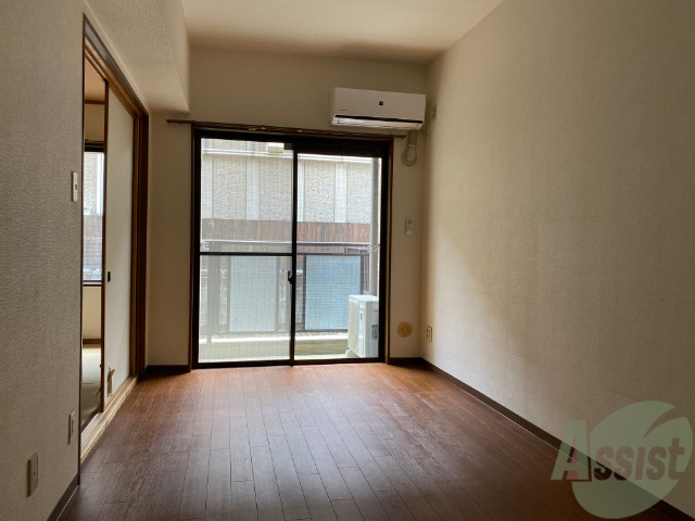 居室・リビング　陽当たり良く、十分に広さのあるお部屋となっております