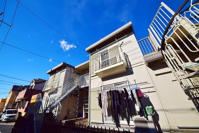 建物外観　近くにスーパーがございますので、お買い物も大変便利