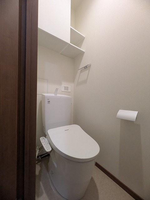 トイレ　同物件、別号室のものです。