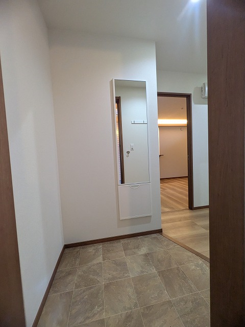 玄関　同物件、別号室のものです。