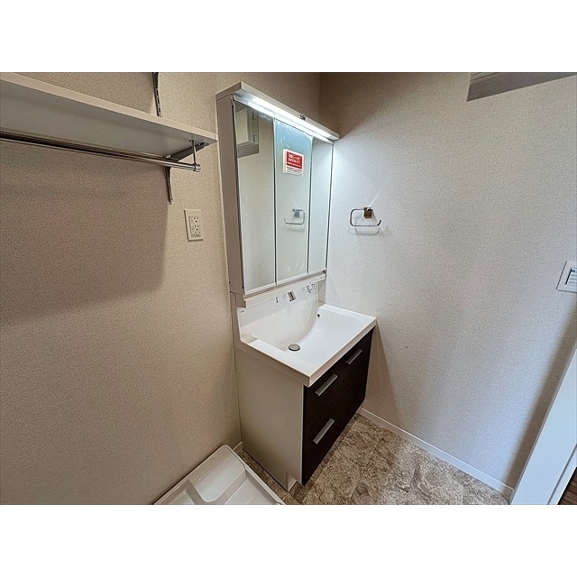 洗面設備　身支度には頼りになる洗髪洗面化粧台