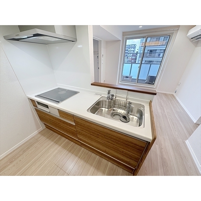 キッチン　ＩＨクッキングヒーターでお料理ができます