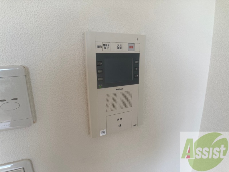 セキュリティ　モニター付インターホンです。来客者の顔が見えるので安心！