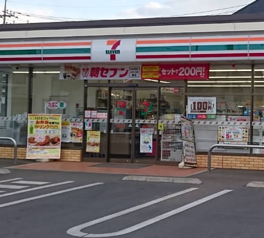 コンビニ　セブン－イレブン秦野鶴巻南４丁目店（コンビニ）まで165m