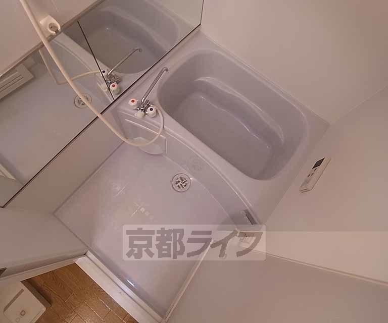 バス・シャワールーム　ゆったりセパレートタイプの浴室、浴室乾燥機付きです。