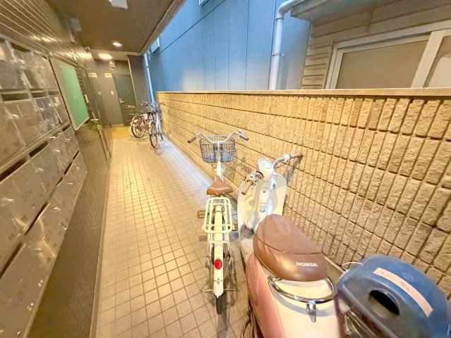 駐車場　敷地内には入居者専用の駐輪スペースもあります。