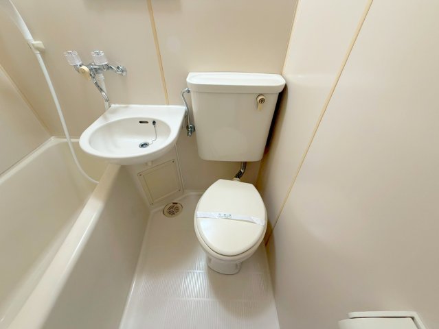 トイレ　清潔感のあるトイレは、誰もがリラックスできる空間です。