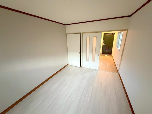 その他部屋・スペース　ゆとりのあるベッドルームで快適な睡眠をとってくださいね。