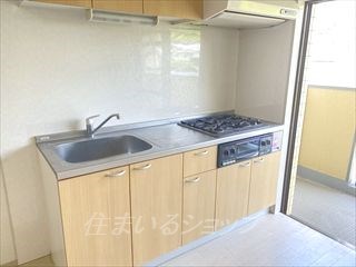 キッチン　３口ガスコンロ付きシステムキッチン