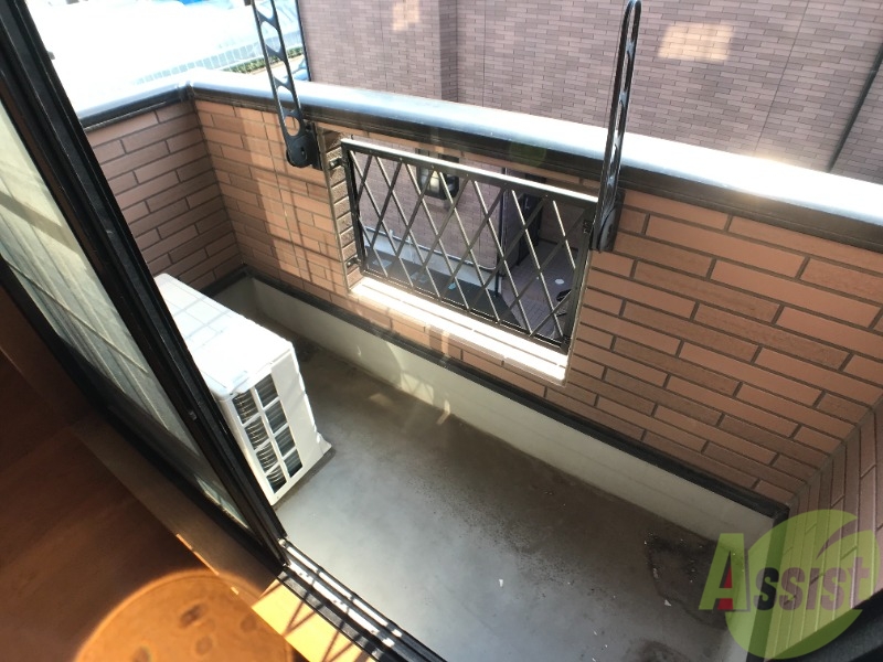 バルコニー　洗濯物を干すのに十分なスペースがあるバルコニーです。