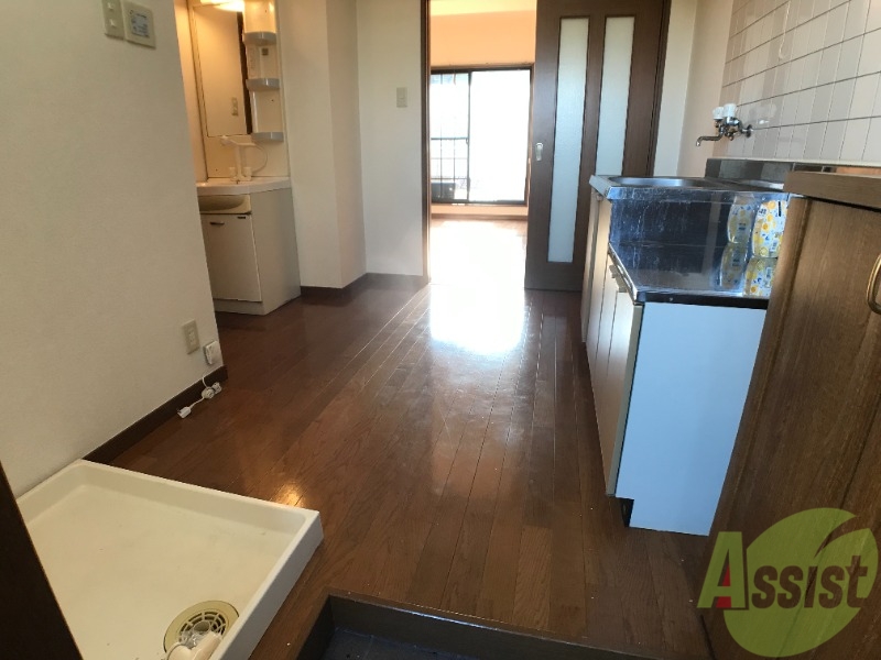 玄関　玄関からの様子です。スペースが多くあり広々としていますね。