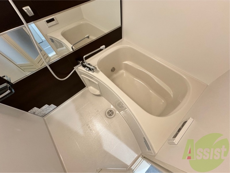 バス・シャワールーム　お風呂になります。一日の疲れを癒してくださいね。