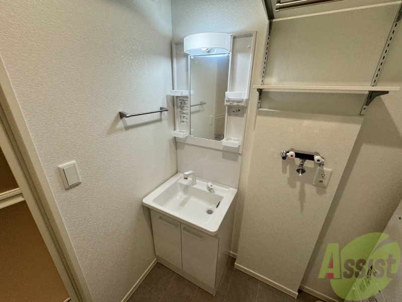 洗面設備　お洒落な独立洗面化粧台になっておりました！