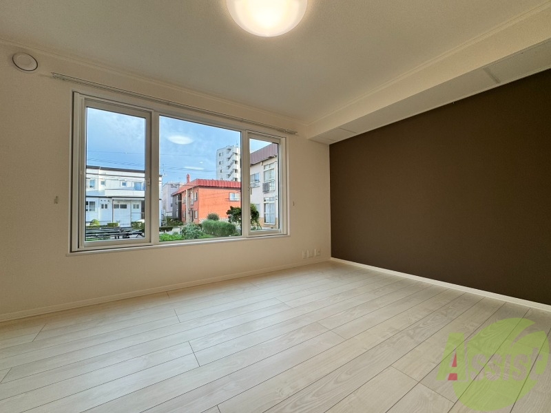 居室・リビング　広々としたリビングですね。使い勝手がよさそうですね！