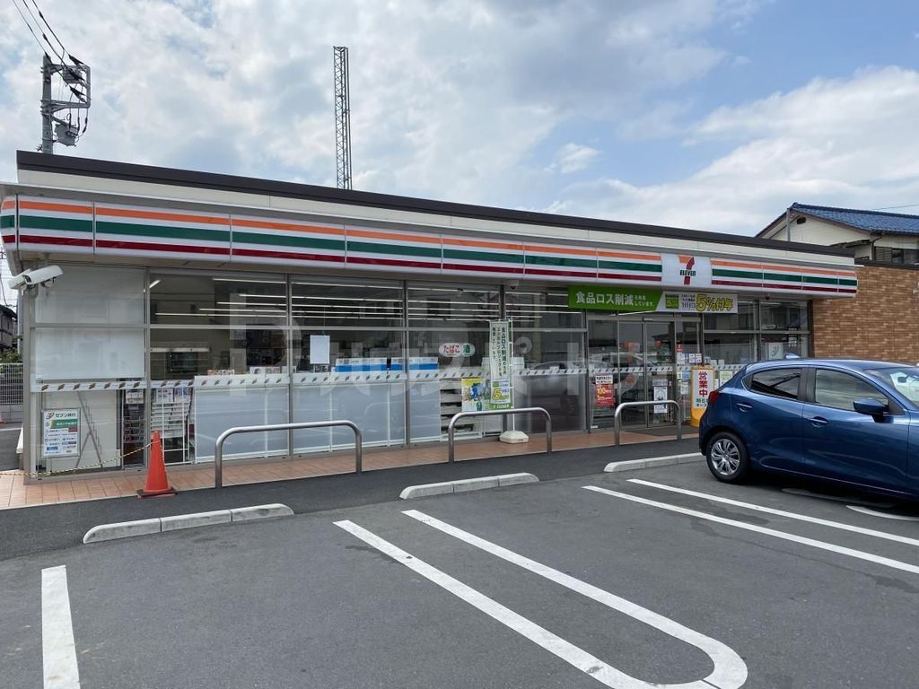 コンビニ　セブンイレブン飯能新町店（コンビニ）まで260m