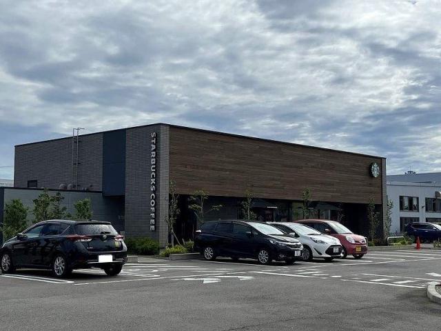 飲食店　スターバックス（飲食店）まで836m