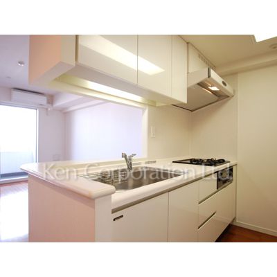 キッチン　同タイプ14階のお部屋を撮影。仕様が異なることがあります。