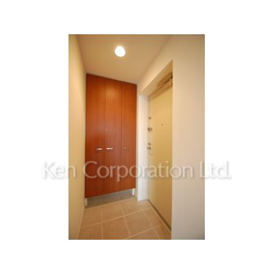 玄関　同タイプ14階のお部屋を撮影。仕様が異なることがあります。