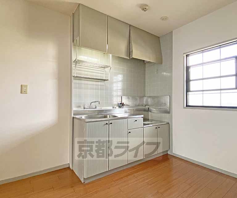 キッチン　収納たっぷりのキッチンです。