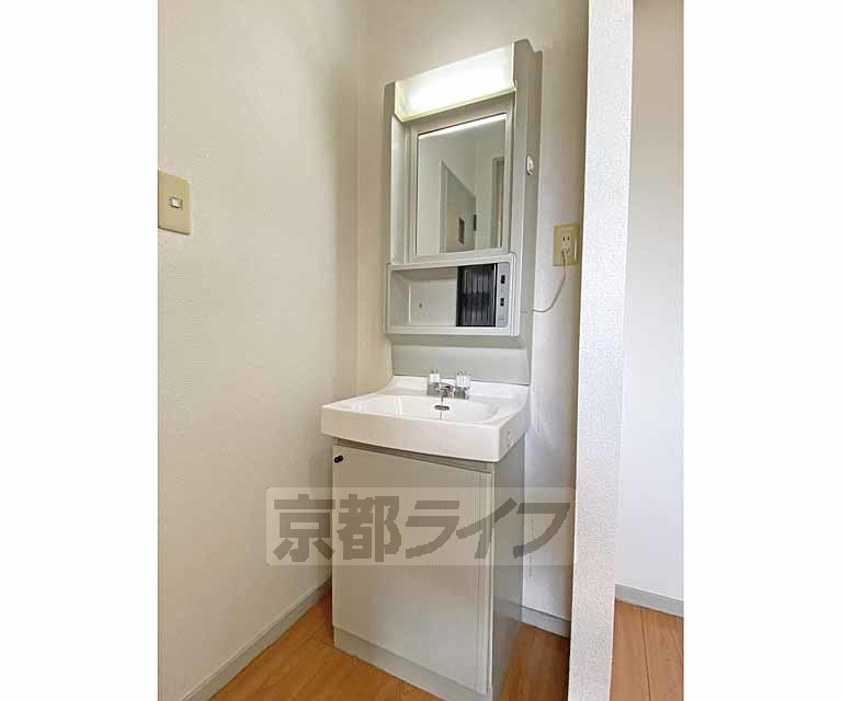 洗面設備　使い勝手と良い独立洗面台です。