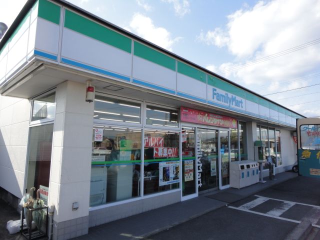 コンビニ　ファミリーマート（コンビニ）まで450m