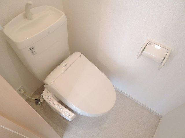 トイレ　温水洗浄便座