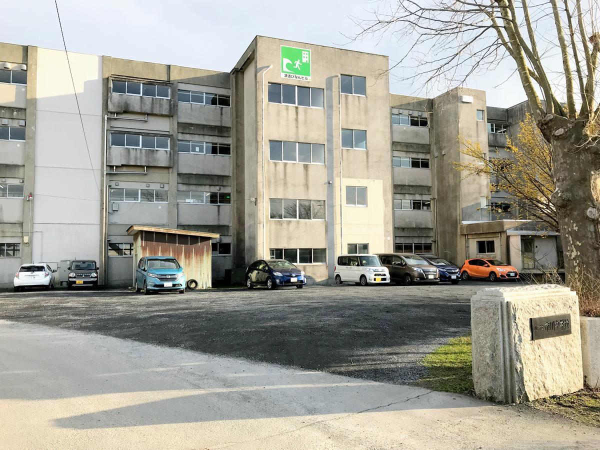 中学校　市川中学校（中学校）まで2400m