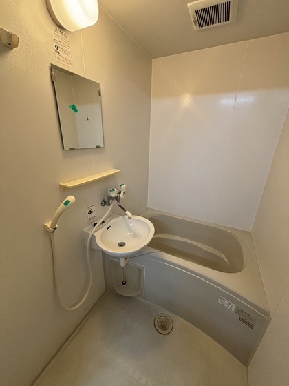 バス・シャワールーム　※別部屋の写真です