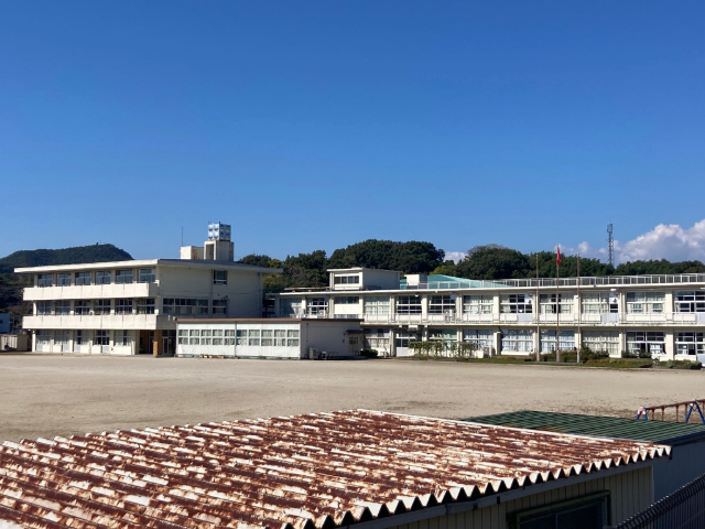 小学校　可児市立春里小学校（小学校）まで900m