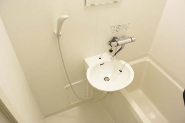 バス・シャワールーム　1日の疲れを癒せます