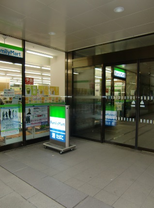 コンビニ　ファミリーマート御殿山ガーデン店（コンビニ）まで200m